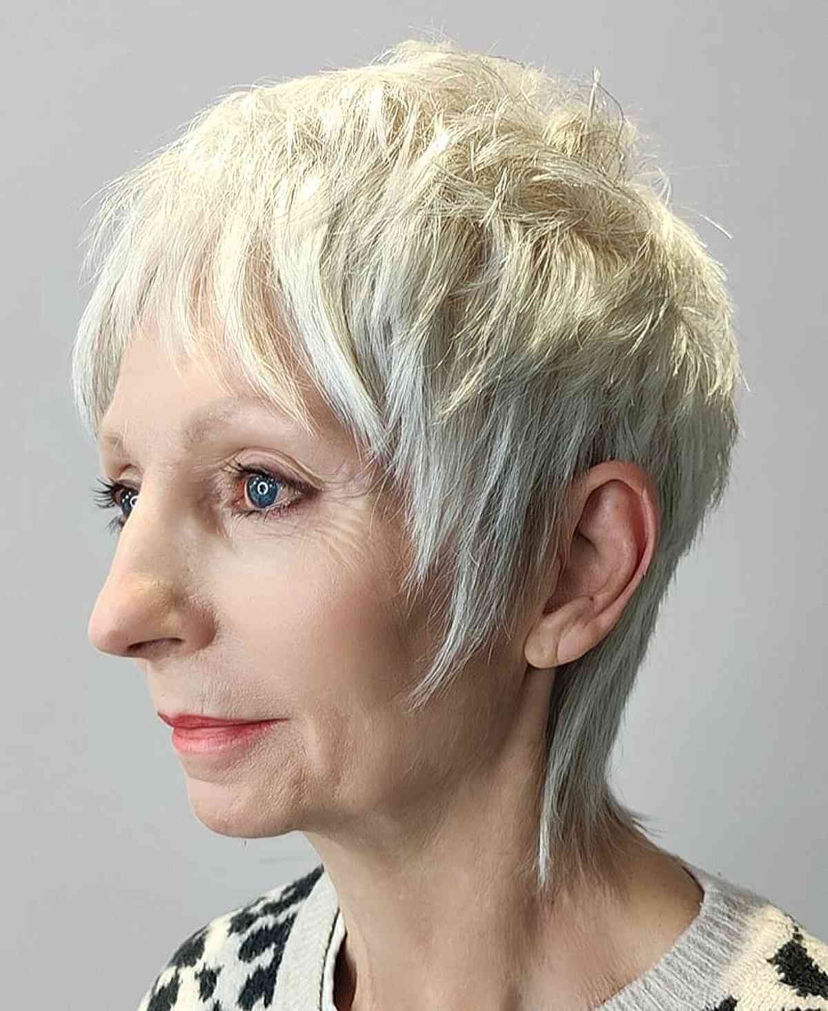 Coupes de cheveux modernes Pixie Shag pour les femmes de plus de 50 ans :styles et conseils