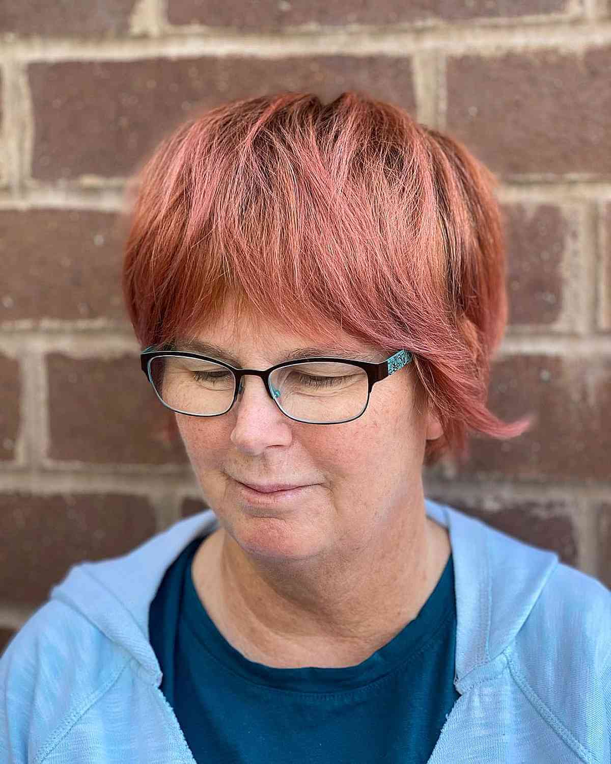 Coupes de cheveux modernes Pixie Shag pour les femmes de plus de 50 ans :styles et conseils