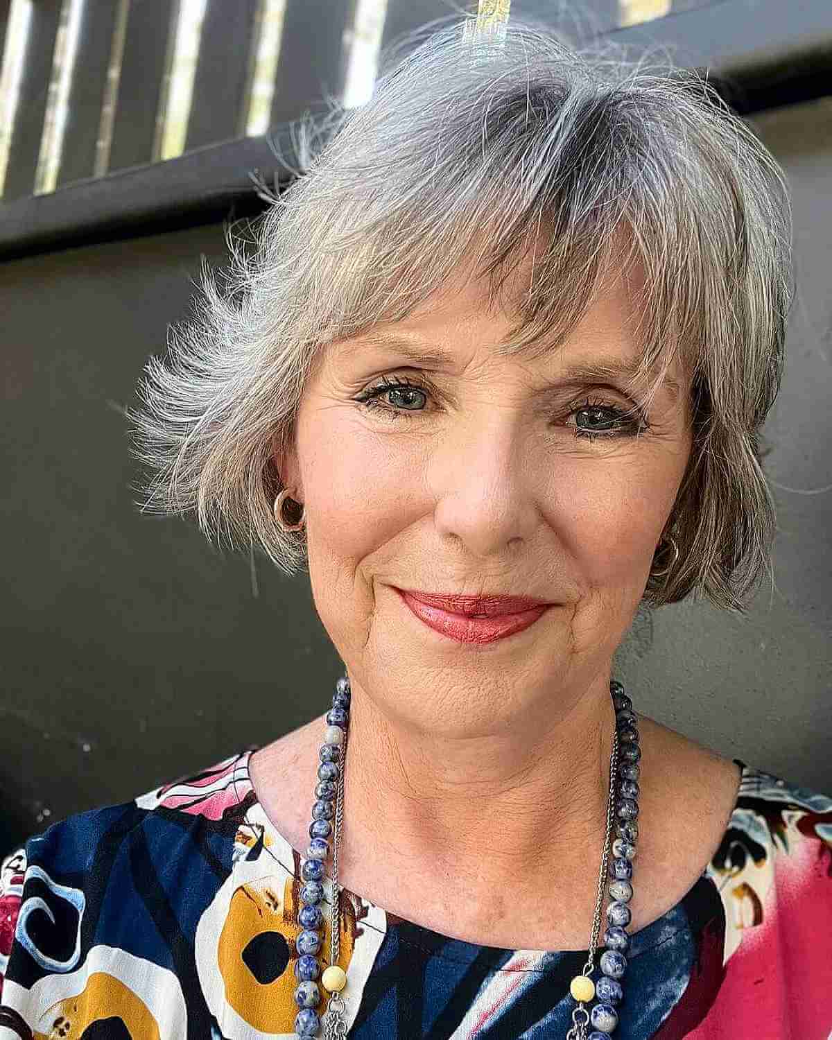 Cortes de cabelo curtos elegantes para mulheres com mais de 70 anos:mais de 50 ideias 