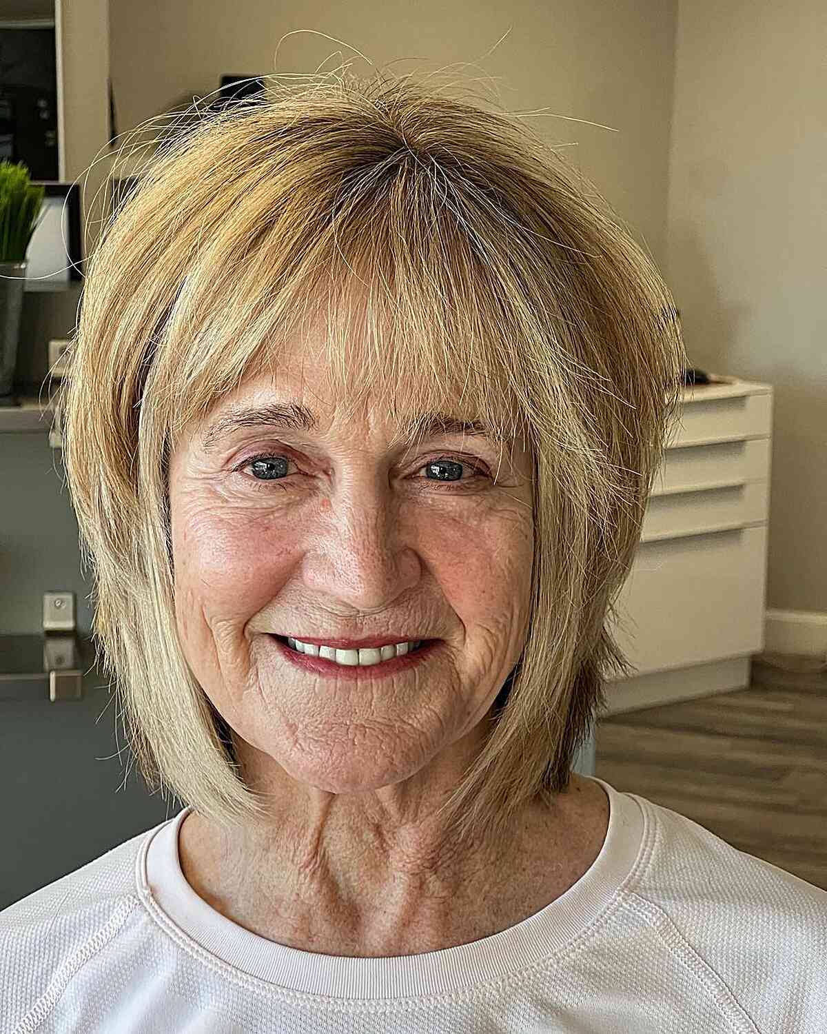 Cortes de cabelo curtos elegantes para mulheres com mais de 70 anos:mais de 50 ideias 