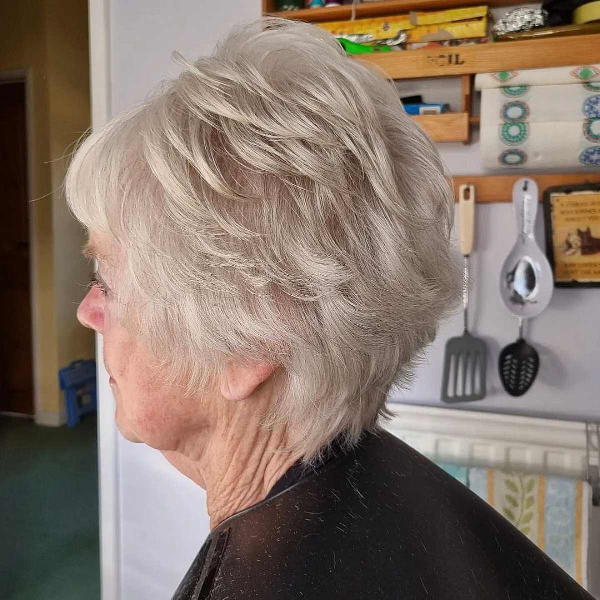 Cortes de cabelo curtos elegantes para mulheres com mais de 70 anos:mais de 50 ideias 
