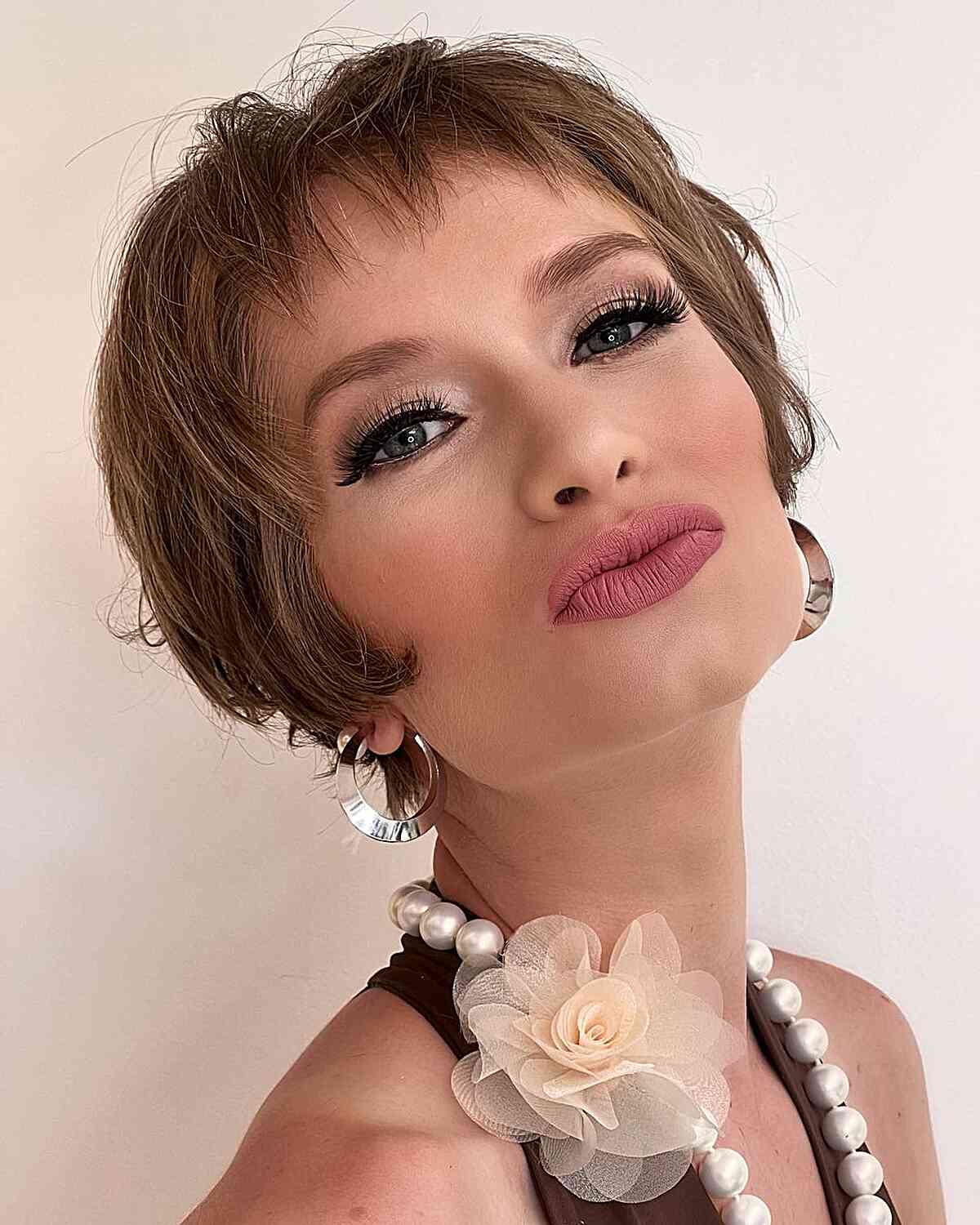 Coupes de cheveux jusqu aux oreilles :styles, conseils et guide de forme du visage | [Votre nom de marque] 