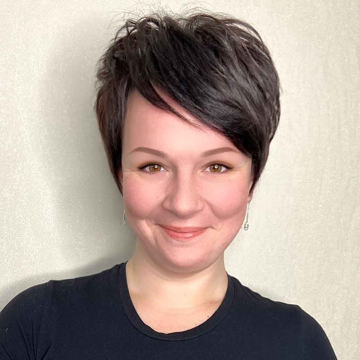 Meilleures coupes de lutin pour les visages ovales :styles et astuces