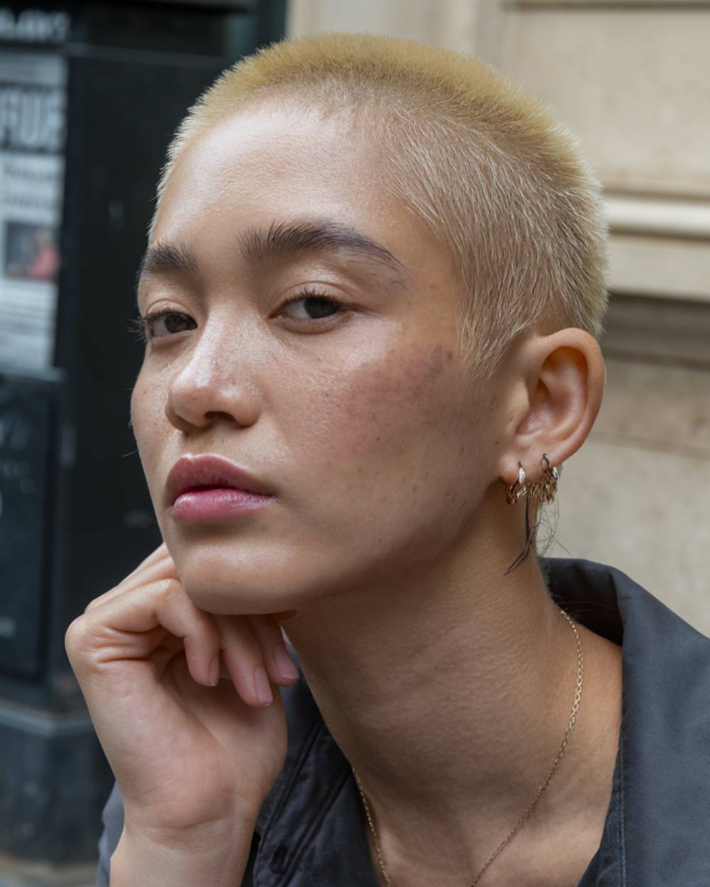 Coupes de cheveux Enby 2026 :styles et tendances non sexistes
