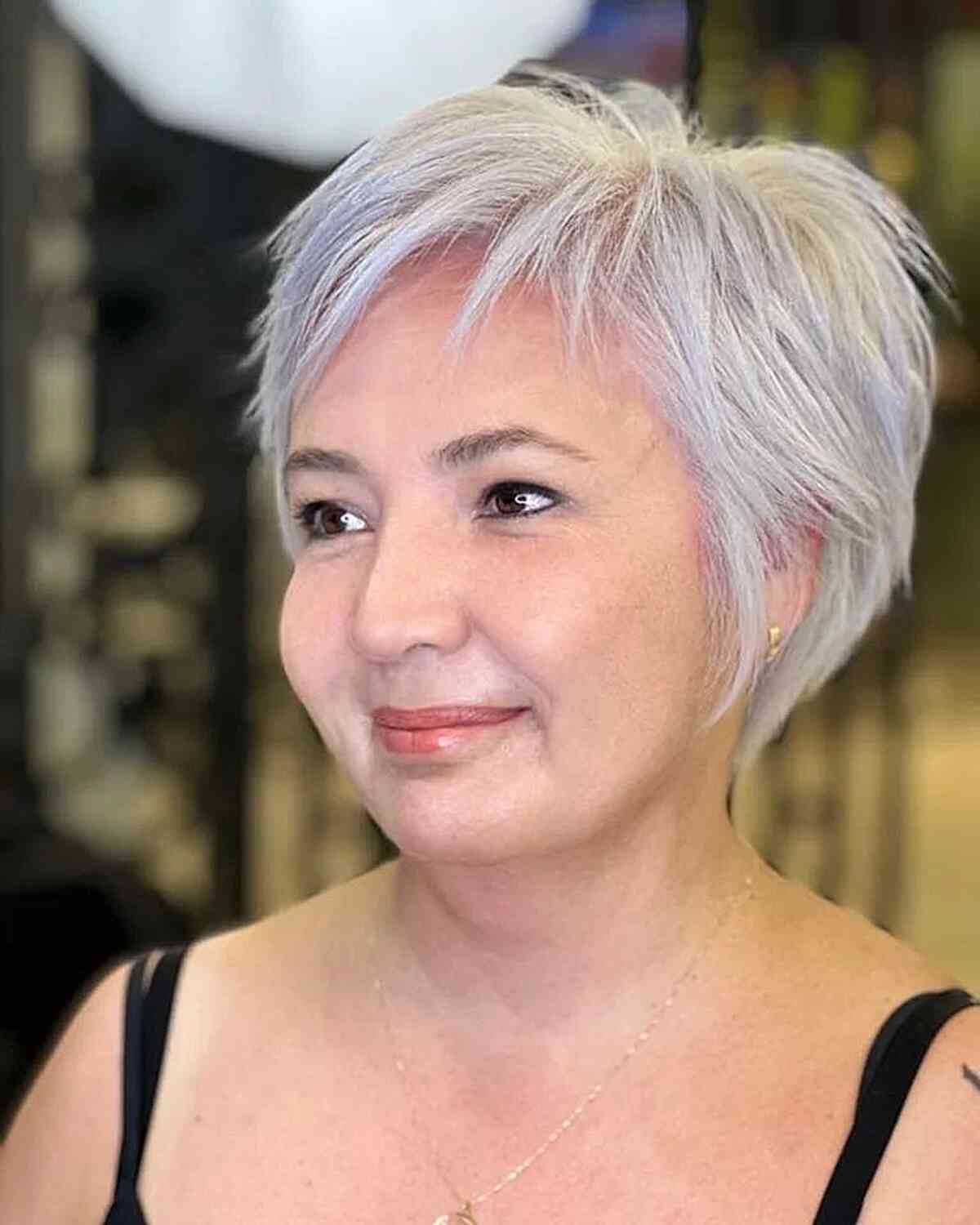 Os melhores cortes Pixie para cabelos ralos:estilos para mulheres com mais de 50 anos 