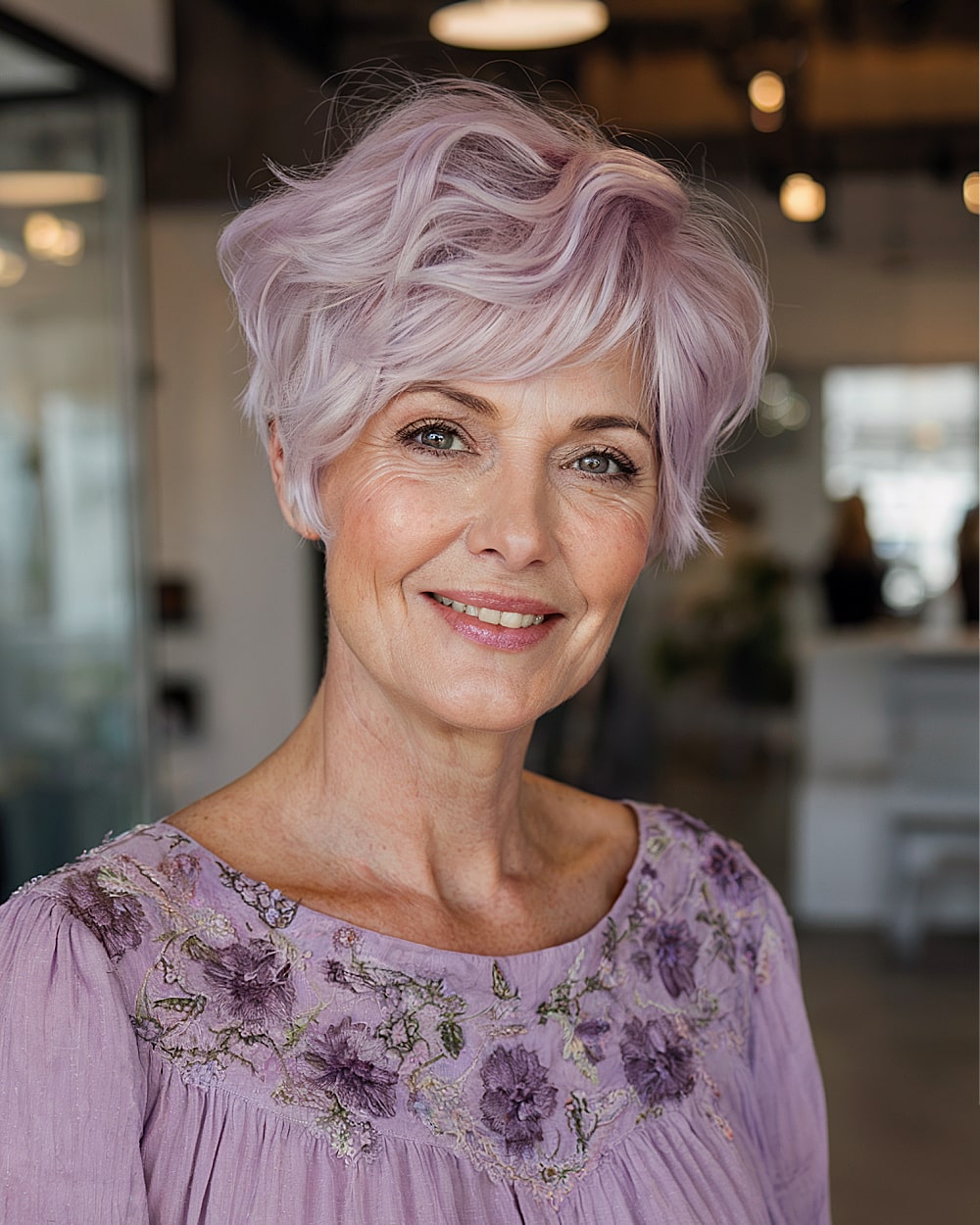 Melhores cortes ondulados de Pixie para mulheres com mais de 50 anos em 2026 | Dicas de estilo especializadas 