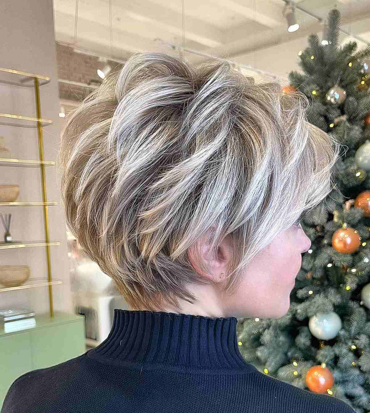 Os melhores cortes de cabelo Pixie Bob para cabelos finos:volume e estilo | [Ano] 