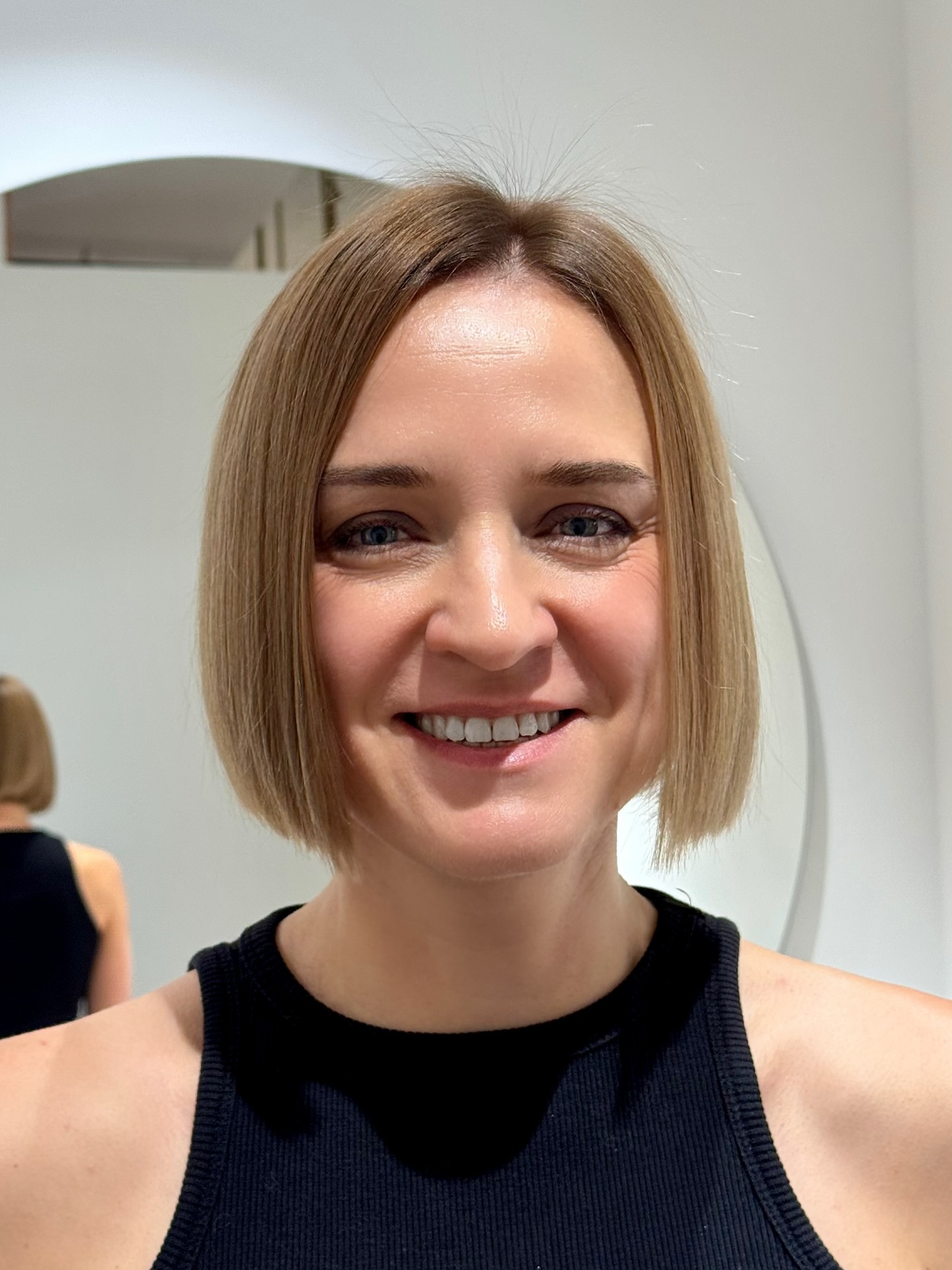 Melhores cortes de cabelo curtos para rostos redondos:estilos e dicas 
