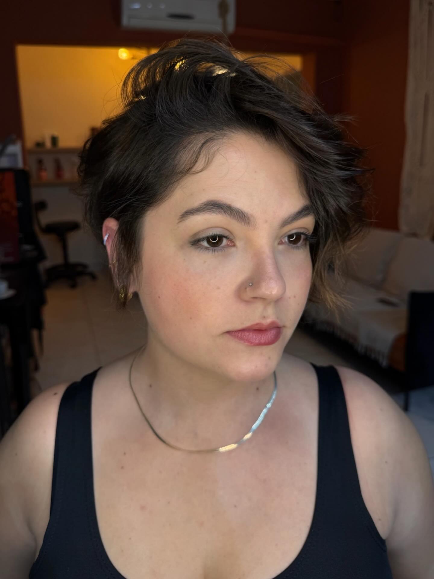 Melhores cortes de cabelo curtos para rostos redondos:estilos e dicas 