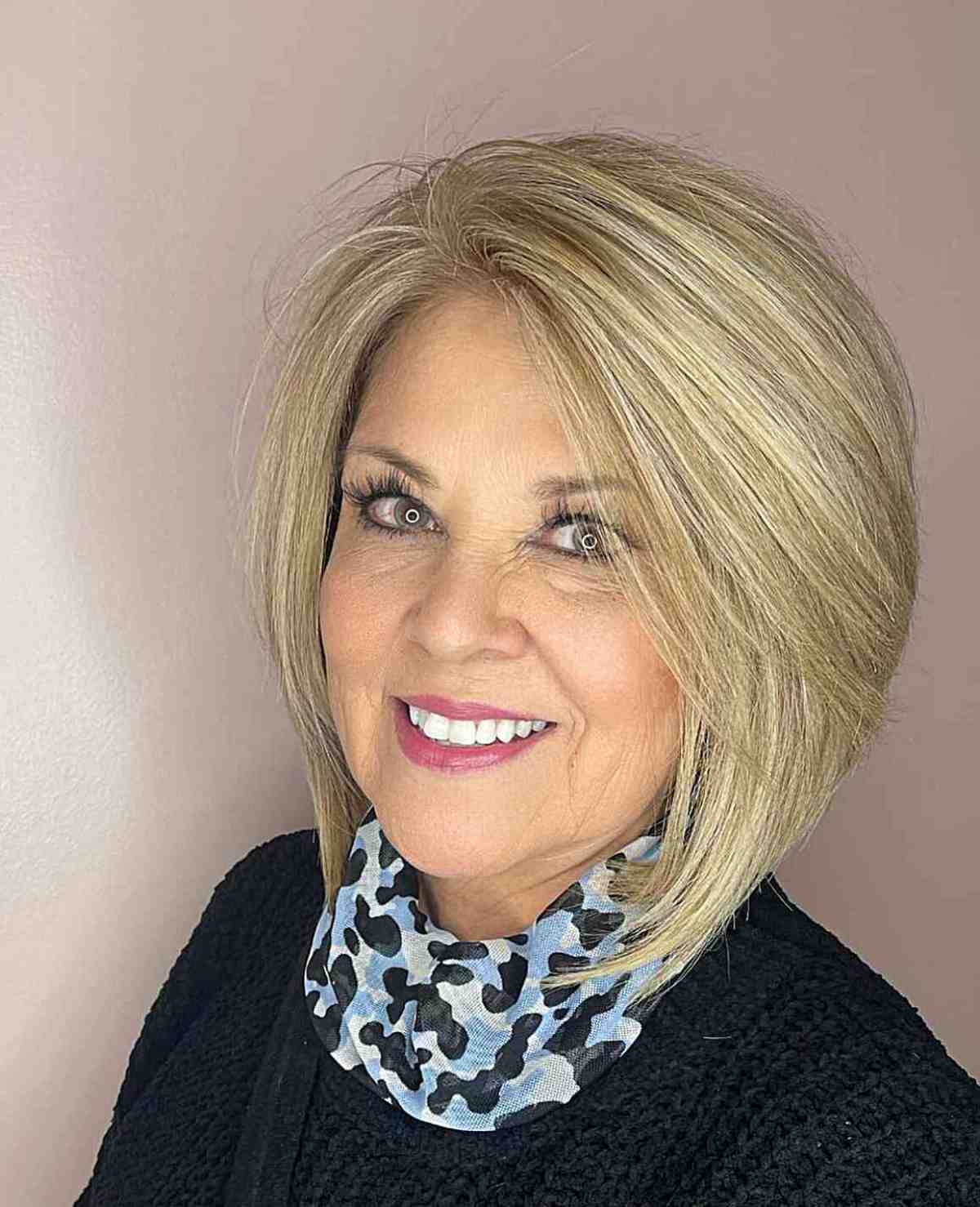 Meilleures coupes de cheveux courtes pour les visages ronds de plus de 60 ans :styles et conseils d experts 