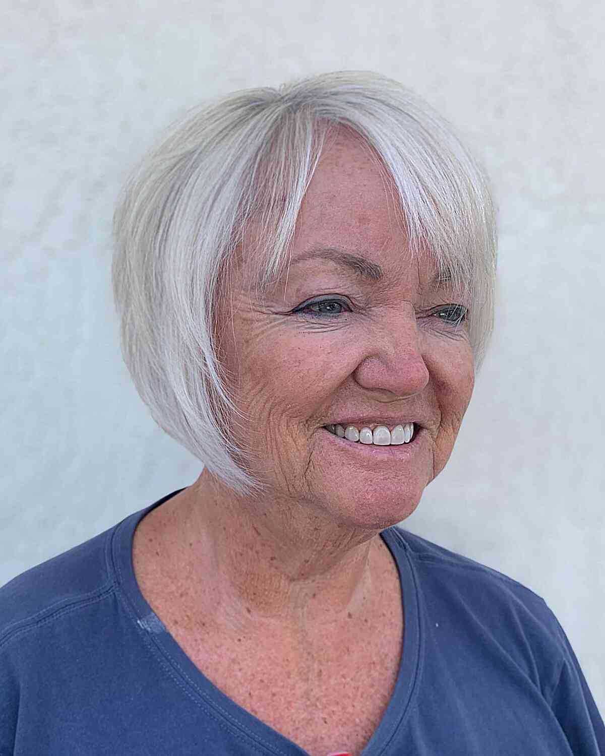 Meilleures coupes de cheveux courtes pour les visages ronds de plus de 60 ans :styles et conseils d experts 