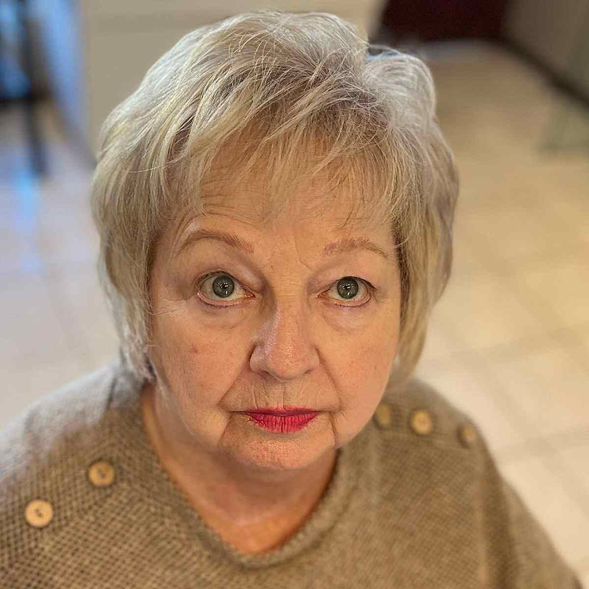 Meilleures coupes de cheveux courtes pour les visages ronds de plus de 60 ans :styles et conseils d experts 