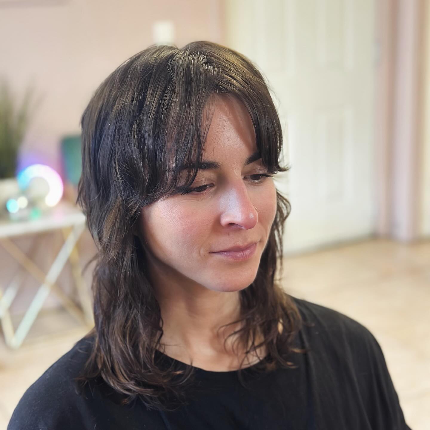 Cortes de cabelo desgrenhados na altura dos ombros:25 estilos impressionantes para 2026 