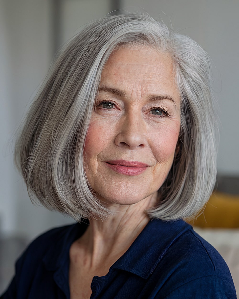 Melhores cortes de cabelo de comprimento médio para mulheres com mais de 70 anos | Estilos elegantes e lisonjeiros 