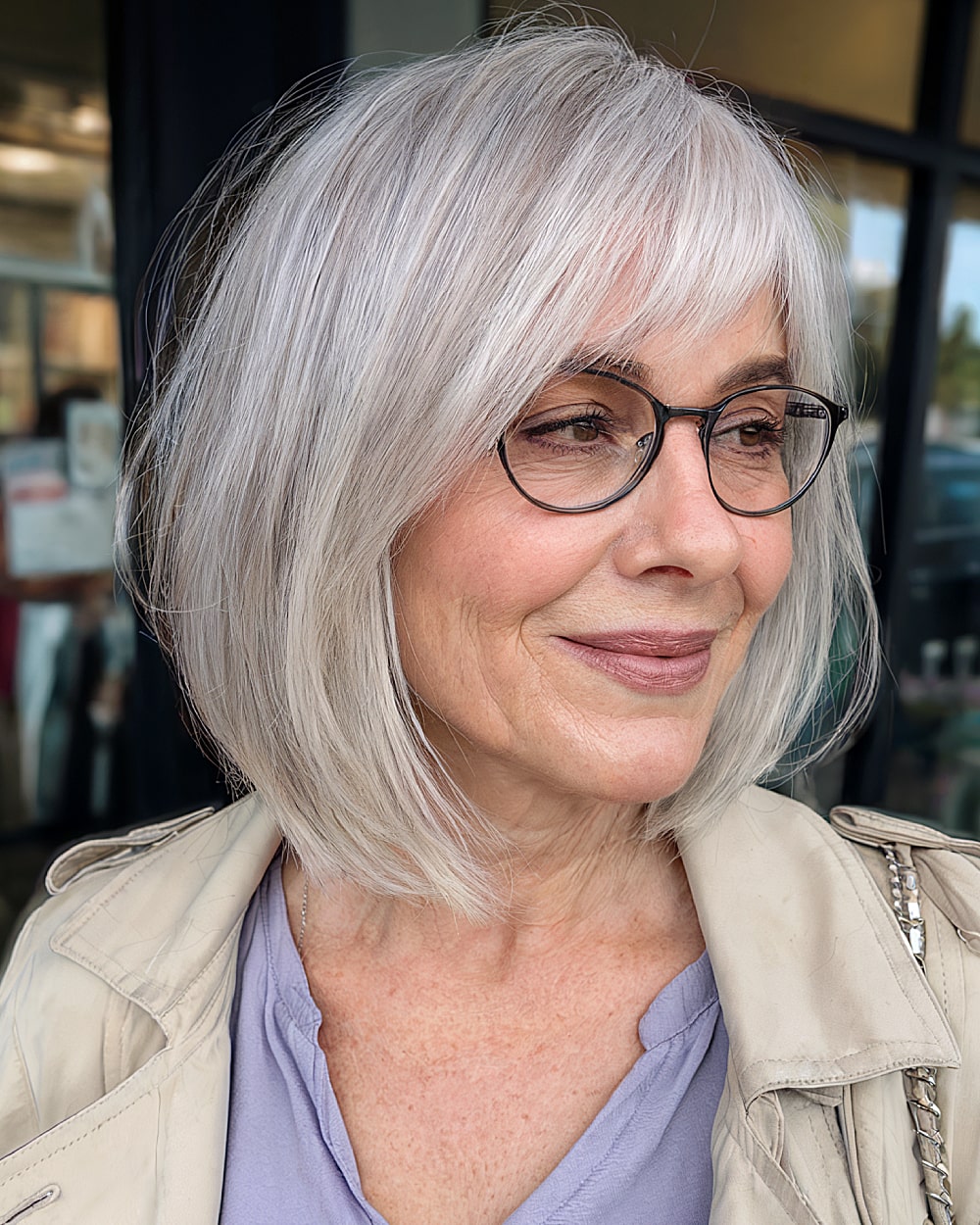 Melhores cortes de cabelo de comprimento médio para mulheres com mais de 70 anos | Estilos elegantes e lisonjeiros 