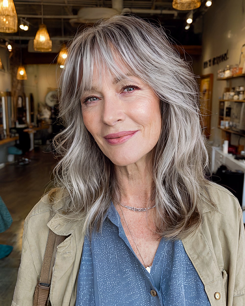 Meilleures coupes de cheveux en couches pour cheveux fins de plus de 60 ans :volume et style 