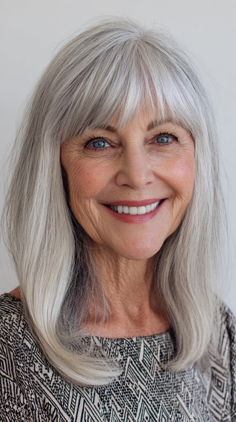 Meilleures coupes de cheveux en couches de longueur moyenne pour les femmes de plus de 60 ans