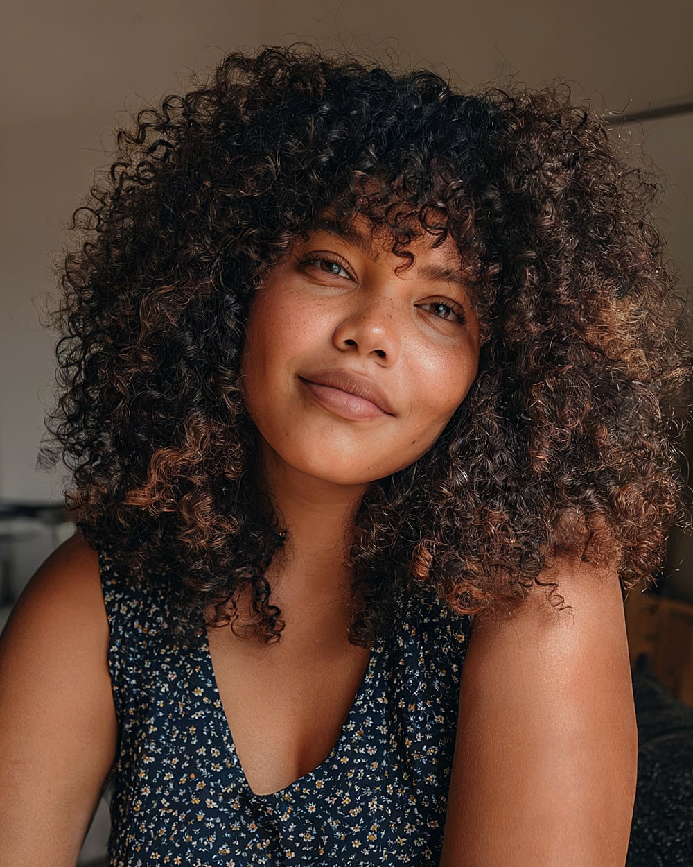 Curly Shag-kapsels voor gemiddelde lengte:trends en stylingtips voor 2026