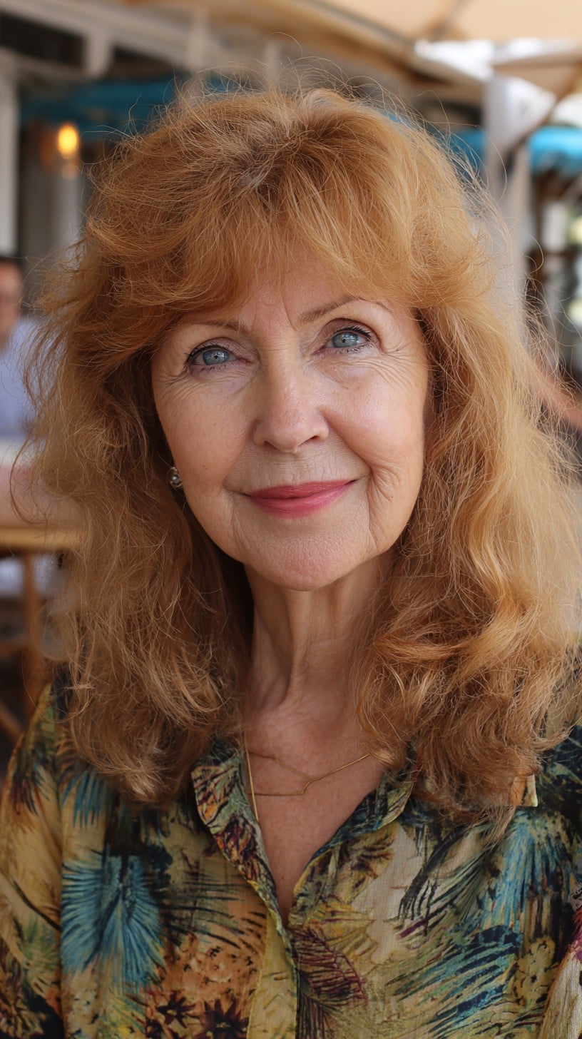 Coupes de cheveux à poils moyens pour les femmes de 70 ans et plus :volume et style en 2026 