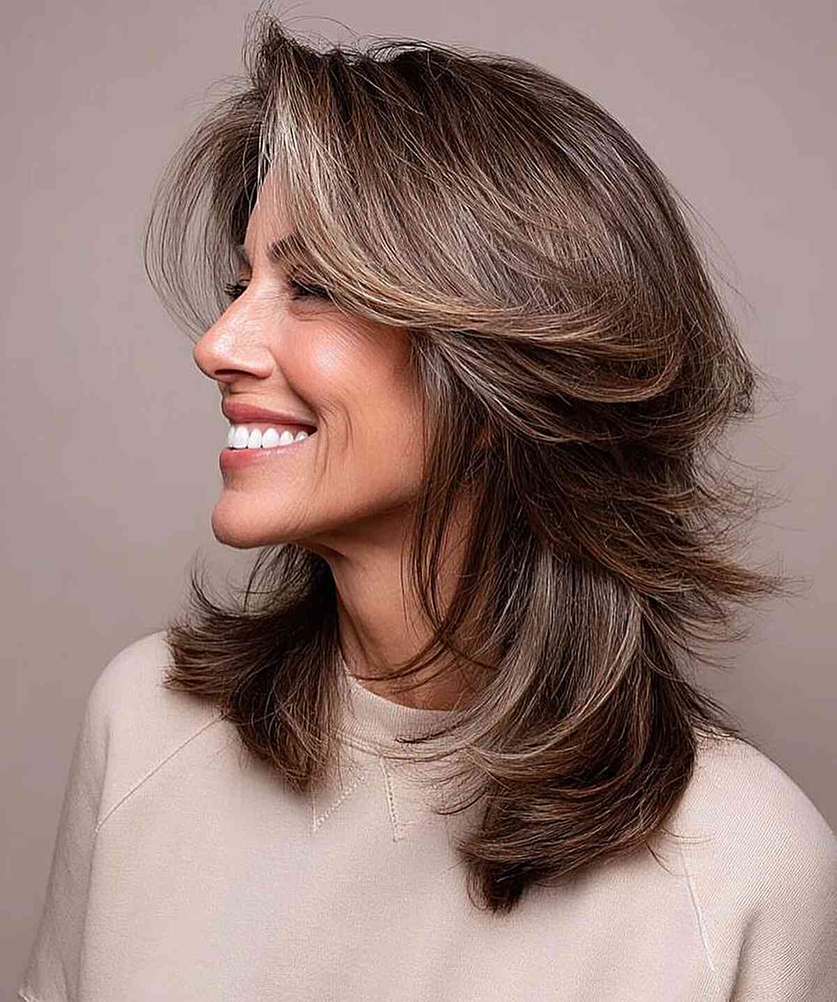 Melhores cortes de cabelo médios e desgrenhados para mulheres com mais de 40 anos em 2026 | Guia especializado 