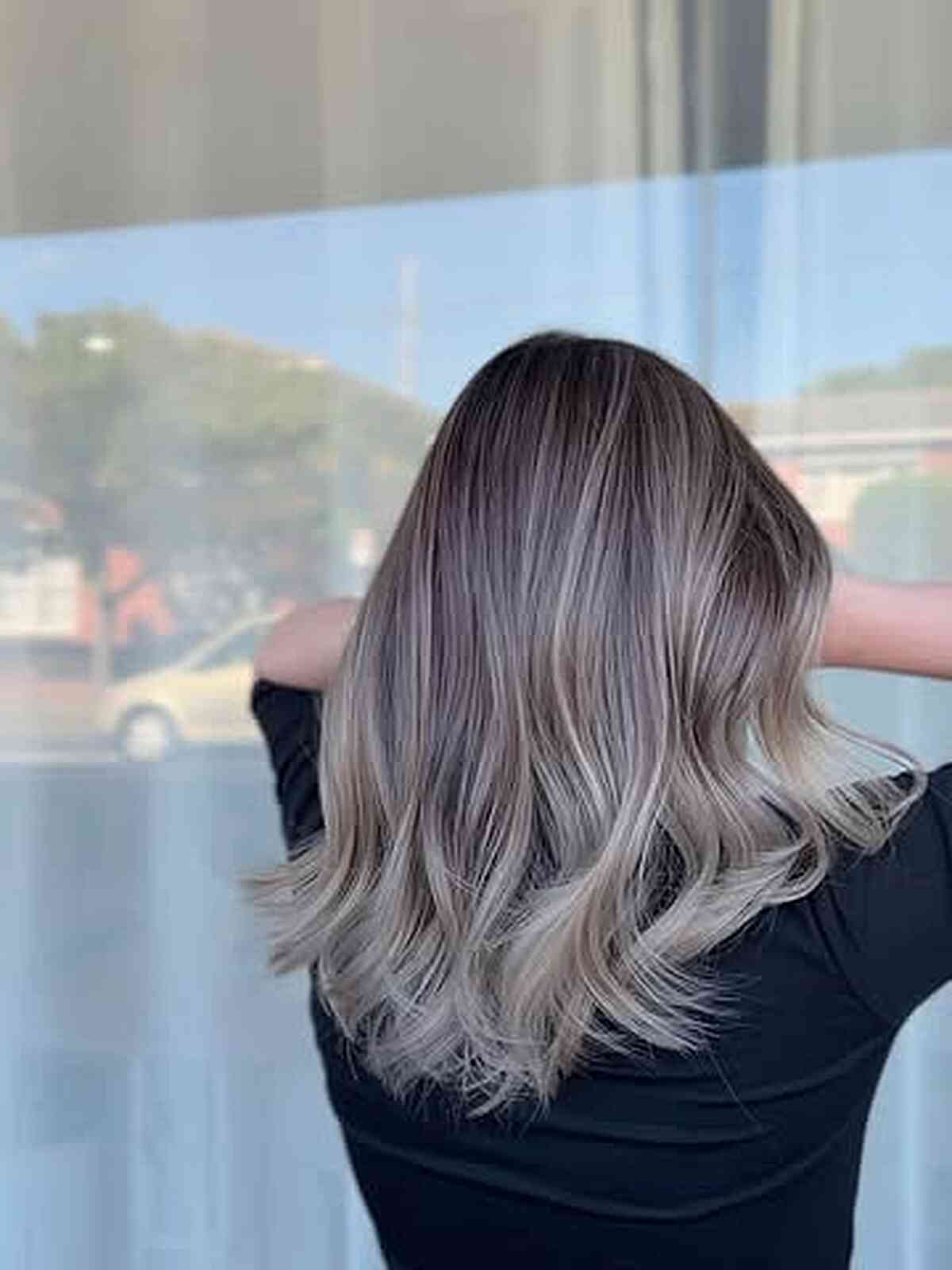 Tendances des coupes de cheveux en couches de longueur moyenne pour 2026 | Styles de cheveux et conseils
