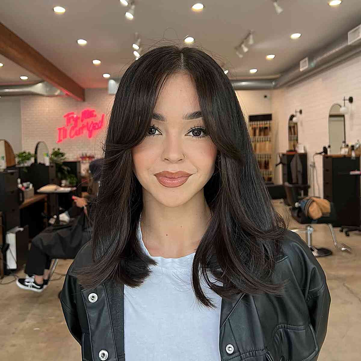 Tendances des coupes de cheveux en couches de longueur moyenne pour 2026 | Styles de cheveux et conseils
