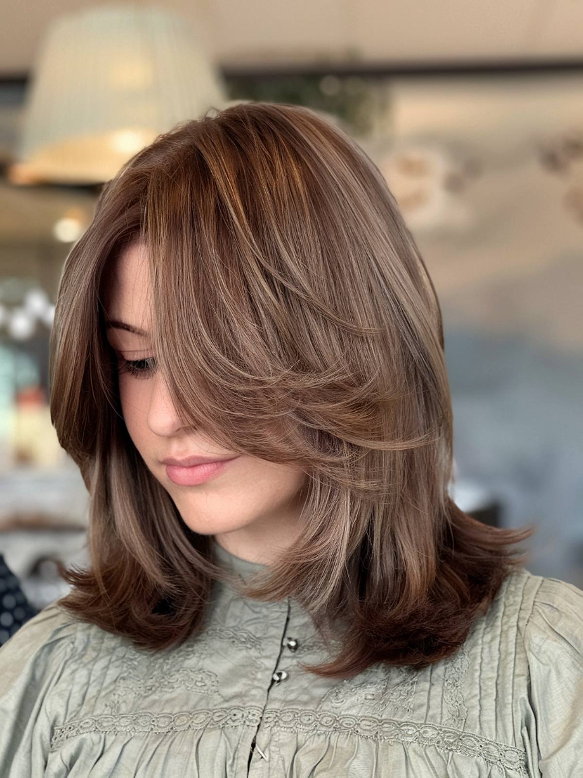 Tendances des coupes de cheveux en couches de longueur moyenne pour 2026 | Styles de cheveux et conseils
