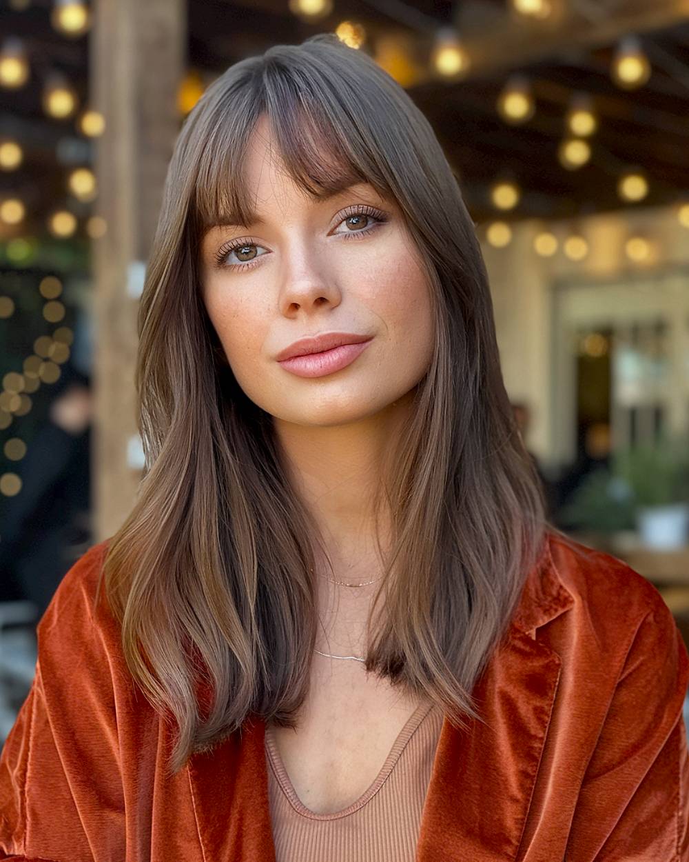 Tendances des coupes de cheveux en couches de longueur moyenne pour 2026 | Styles de cheveux et conseils