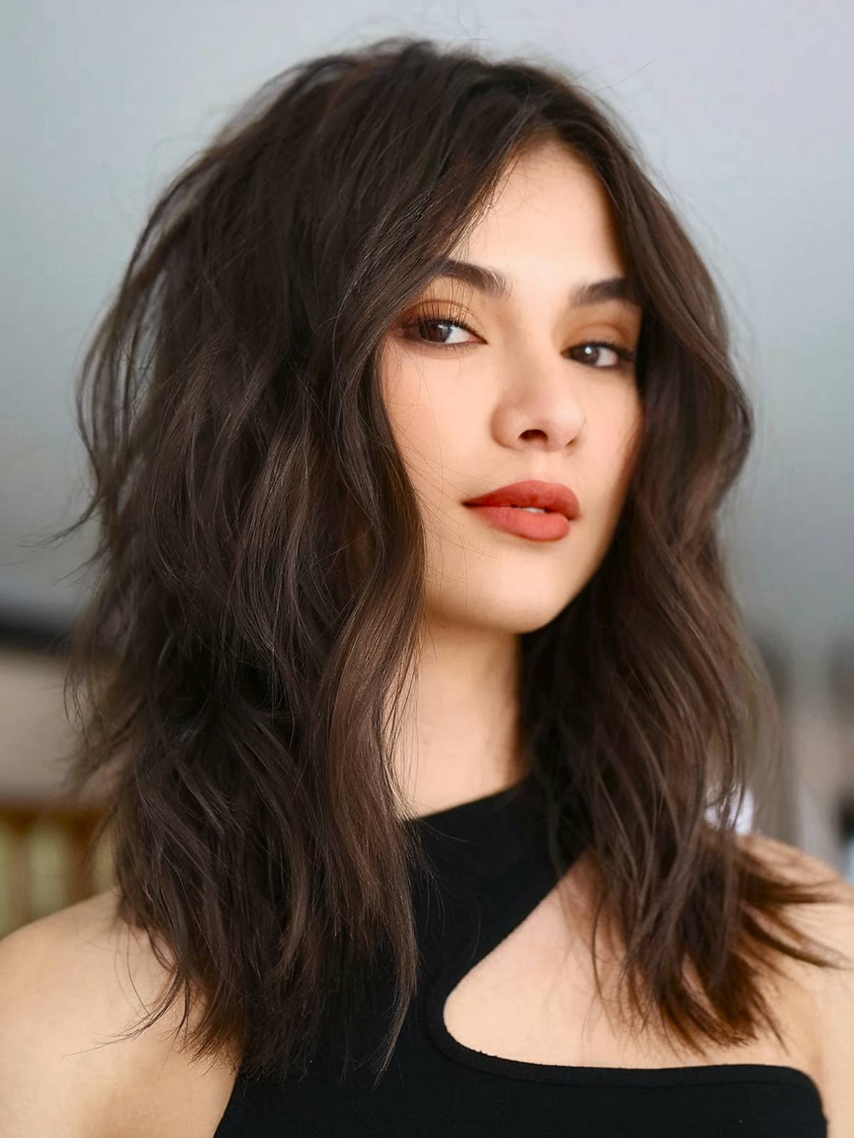 Tendances des coupes de cheveux en couches de longueur moyenne pour 2026 | Styles de cheveux et conseils