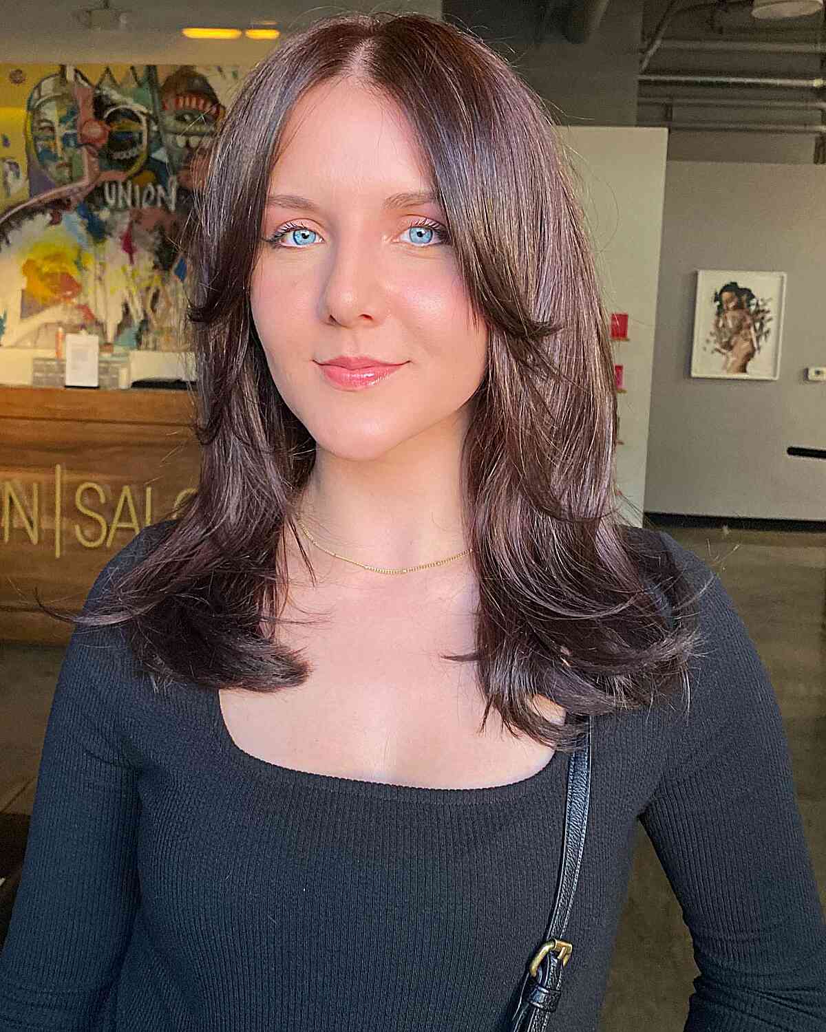 Coupes de cheveux à plumes pour longueur moyenne :styles et tendances pour 2026
