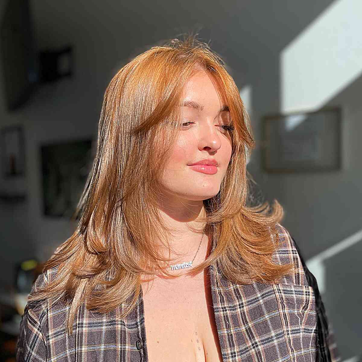 Coupes de cheveux à plumes pour longueur moyenne :styles et tendances pour 2026