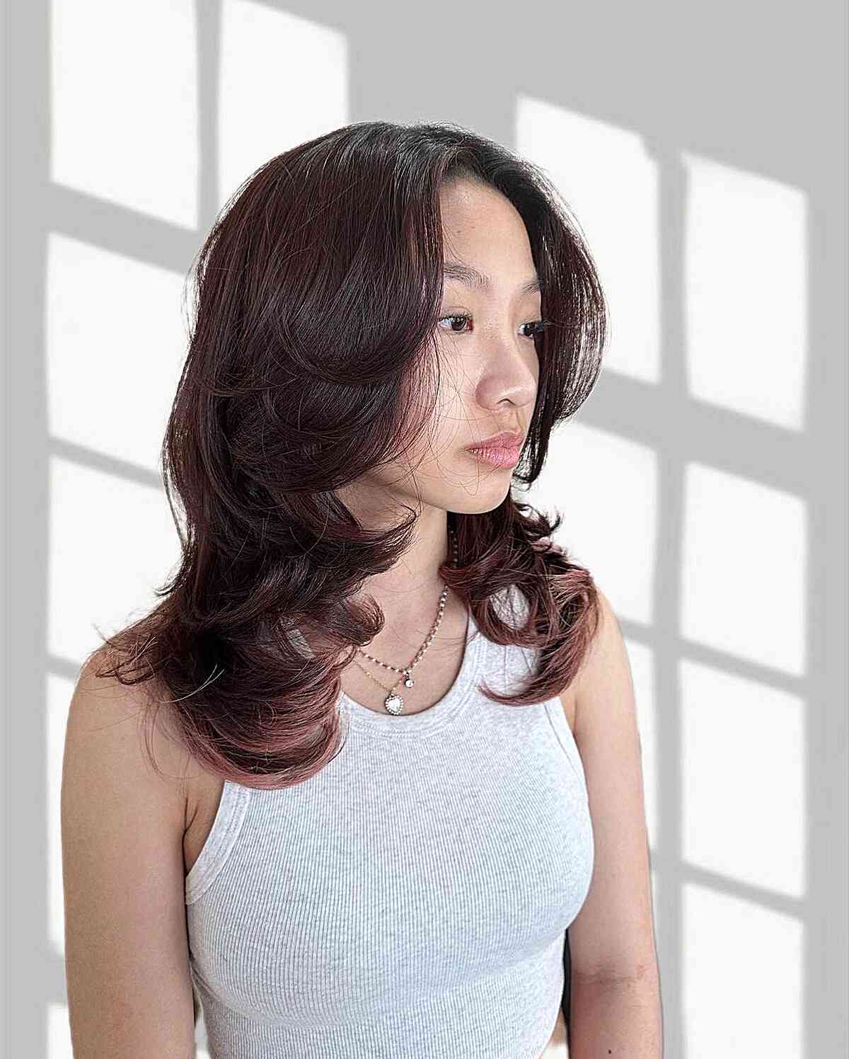 Coupes de cheveux à plumes pour longueur moyenne :styles et tendances pour 2026