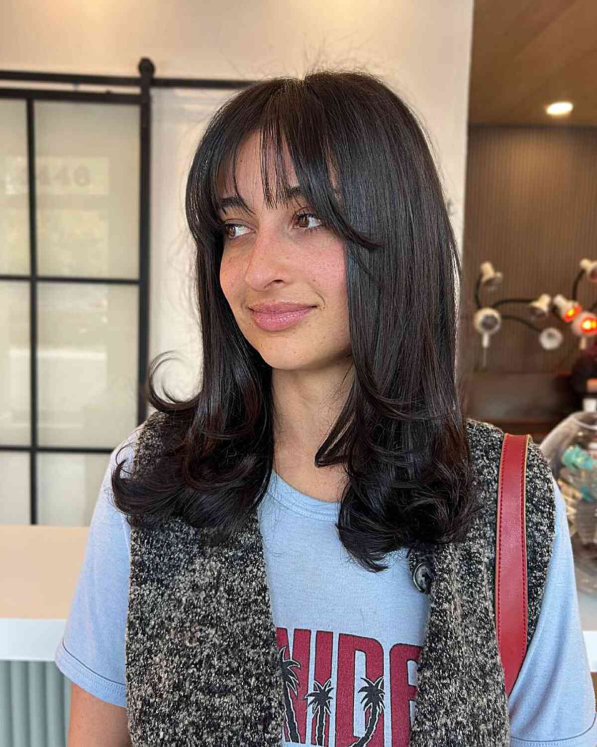 Estilos de cabelo de comprimento médio:50 looks em alta para 2026 