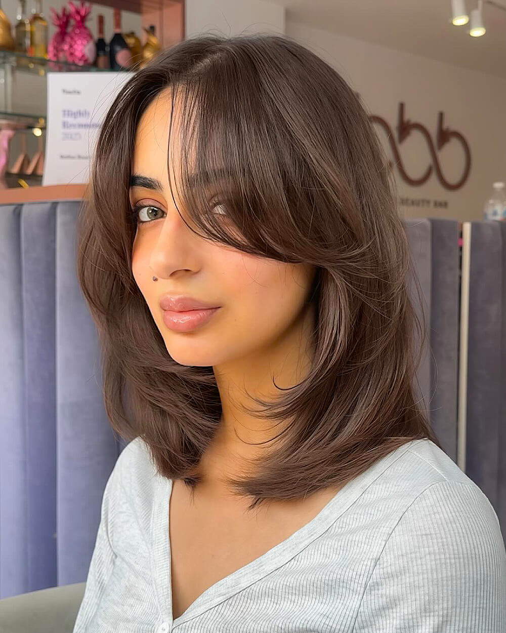 Estilos de cabelo de comprimento médio:50 looks em alta para 2026 