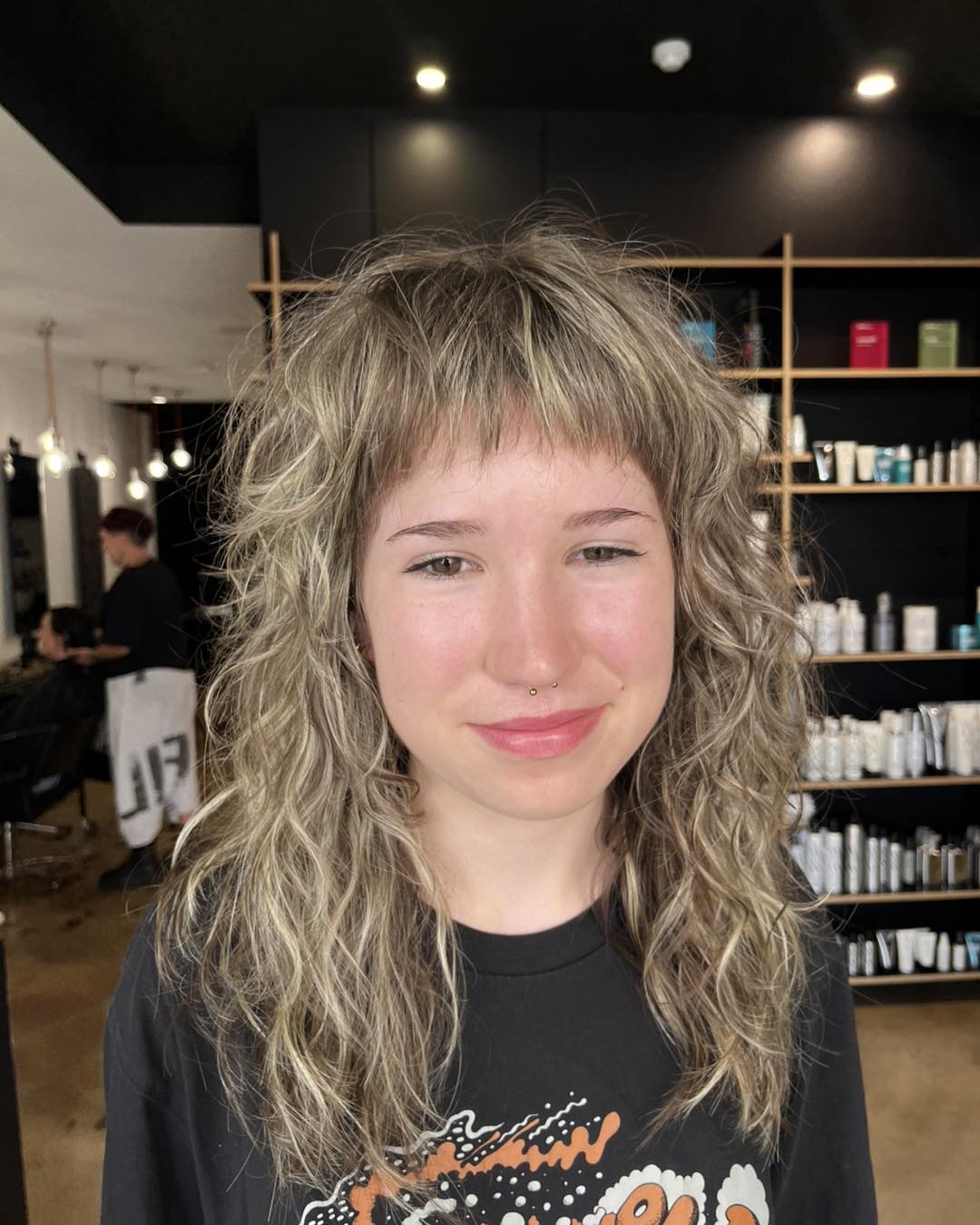 Coiffures Choppy Shag pour cheveux moyens :tendances et style (2026)