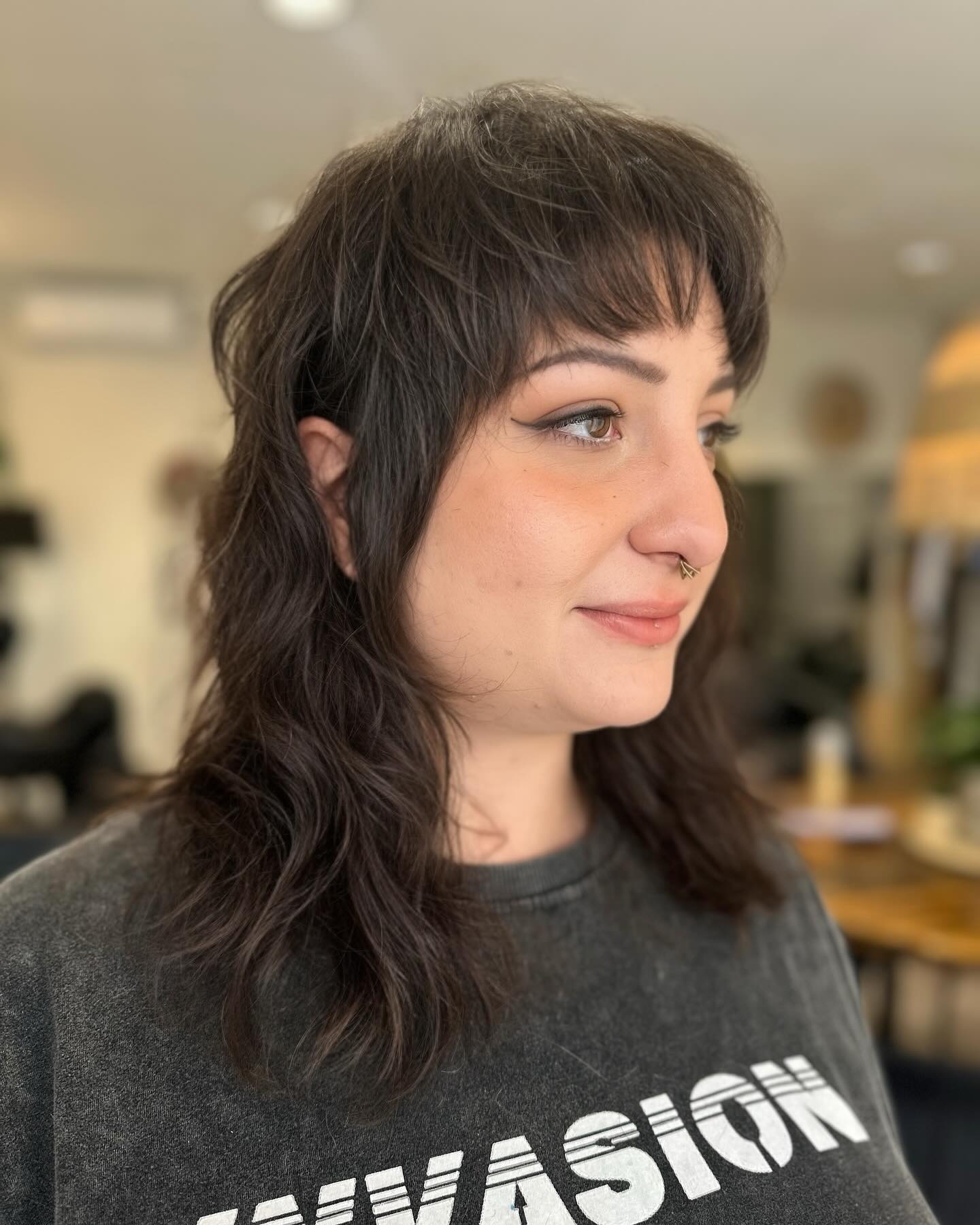 Coiffures Choppy Shag pour cheveux moyens :tendances et style (2026)