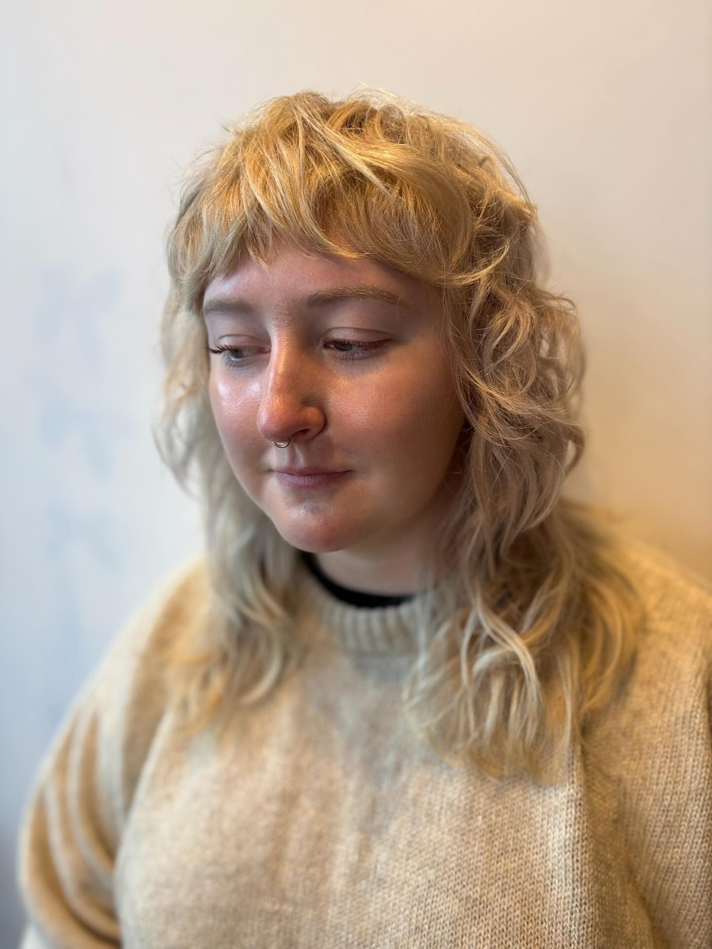 Coiffures Choppy Shag pour cheveux moyens :tendances et style (2026)