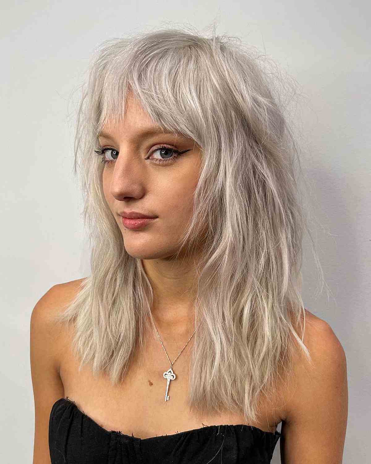 Medium shag met pony:80 verbluffende stijlen en hoe je ze kunt krijgen 