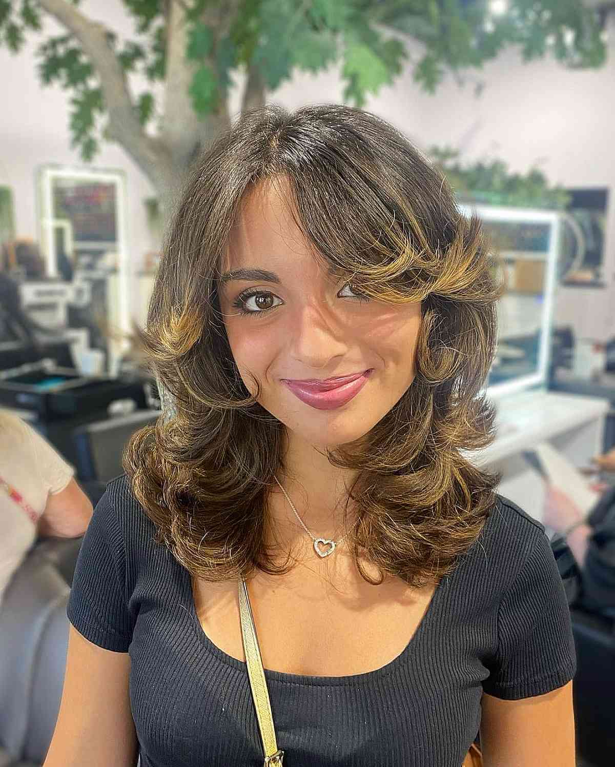 43 superbes couches de cadrage du visage pour améliorer les cheveux moyens 
