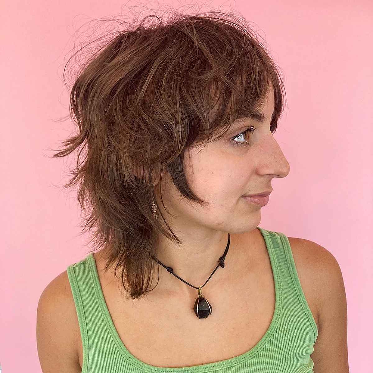 Coupe loup pour cheveux mi-longs :styles, avantages et fonctionnement