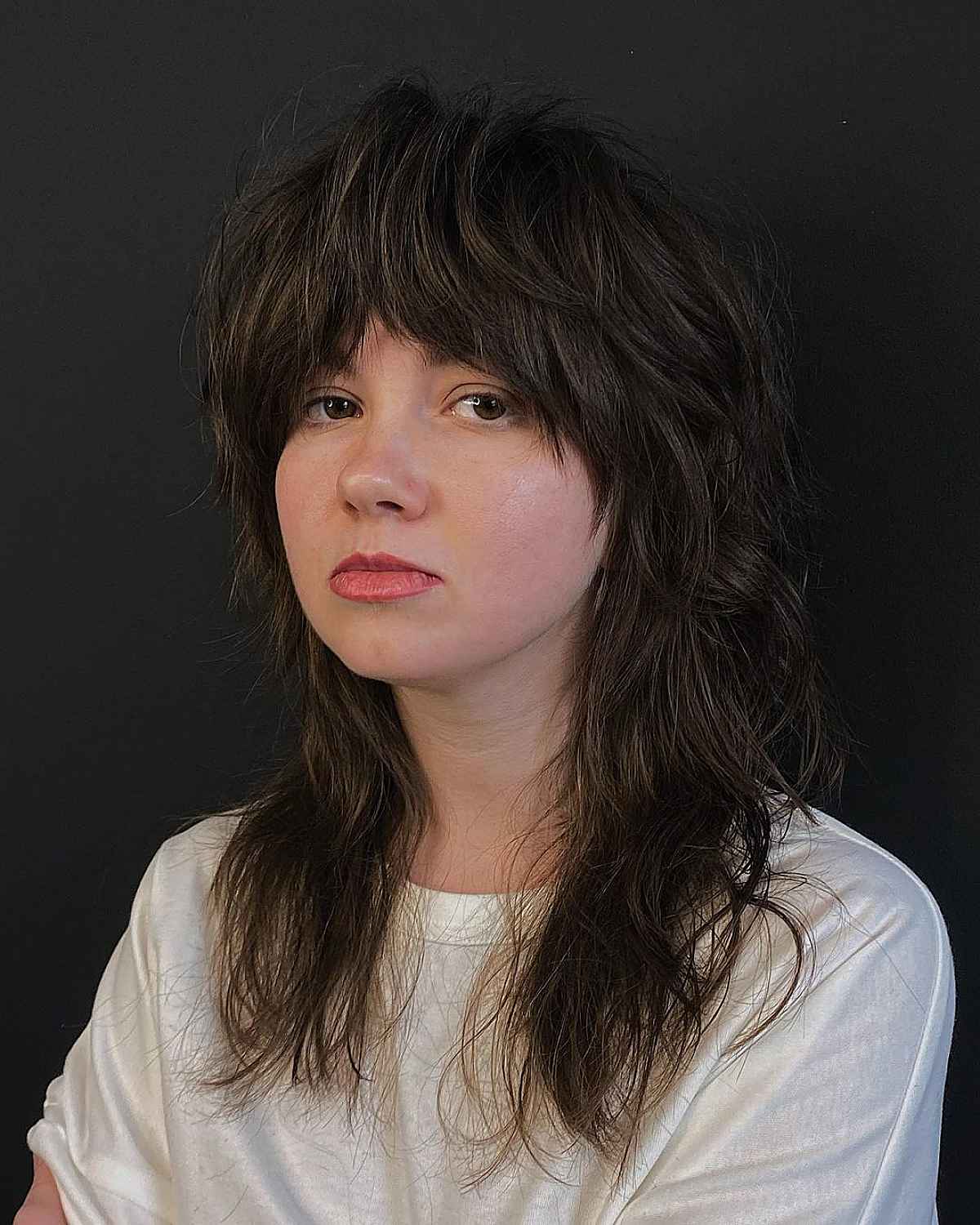 Coupe loup pour cheveux mi-longs :styles, avantages et fonctionnement