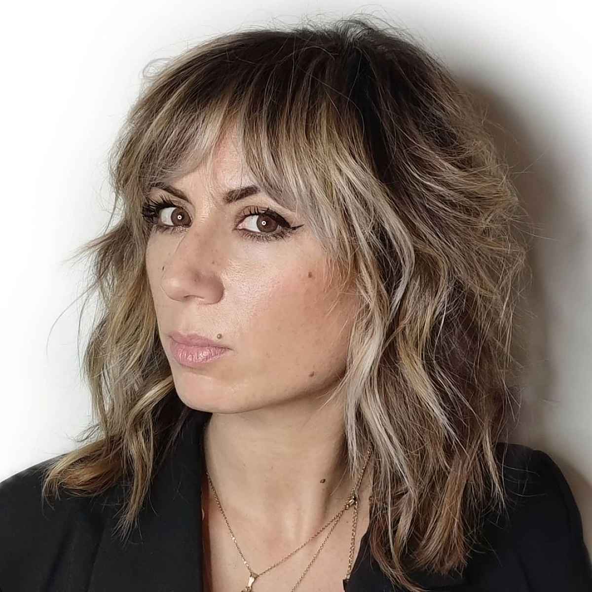 Coupe loup pour cheveux mi-longs :styles, avantages et fonctionnement