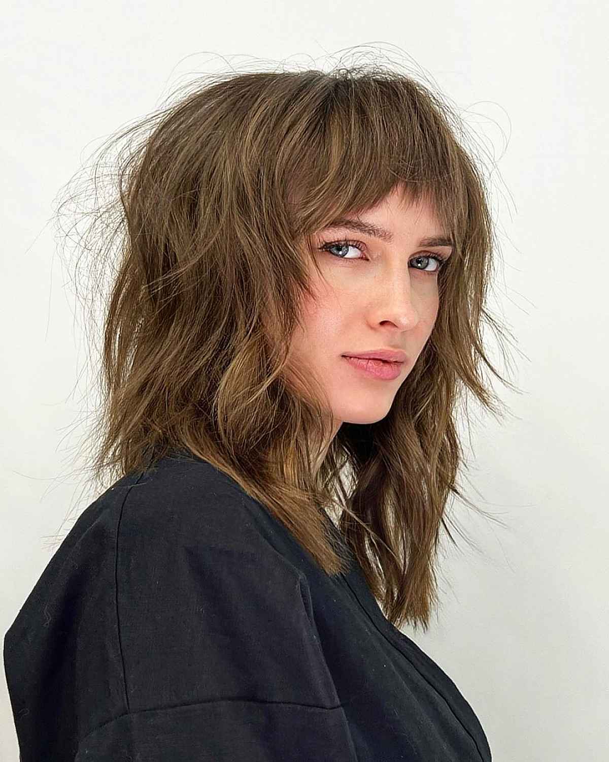 Coupe loup pour cheveux mi-longs :styles, avantages et fonctionnement
