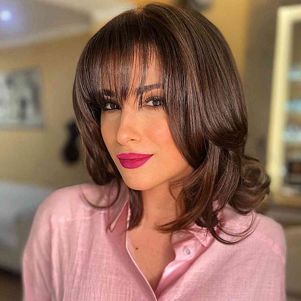 Cabelo em camadas na altura dos ombros com franja:48 ideias elegantes 
