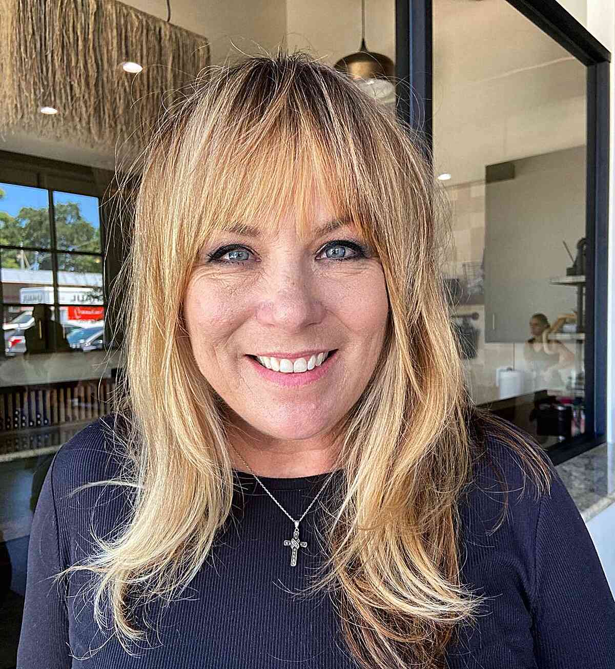 Cabelo em camadas na altura dos ombros com franja:48 ideias elegantes 