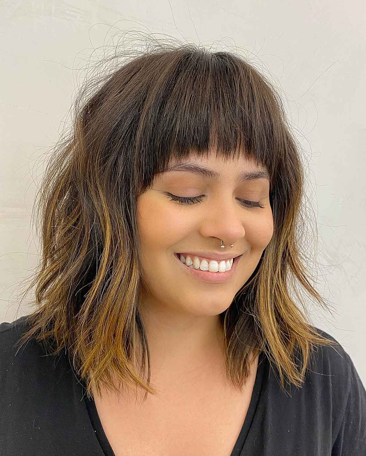 Cabelo em camadas na altura dos ombros com franja:48 ideias elegantes 
