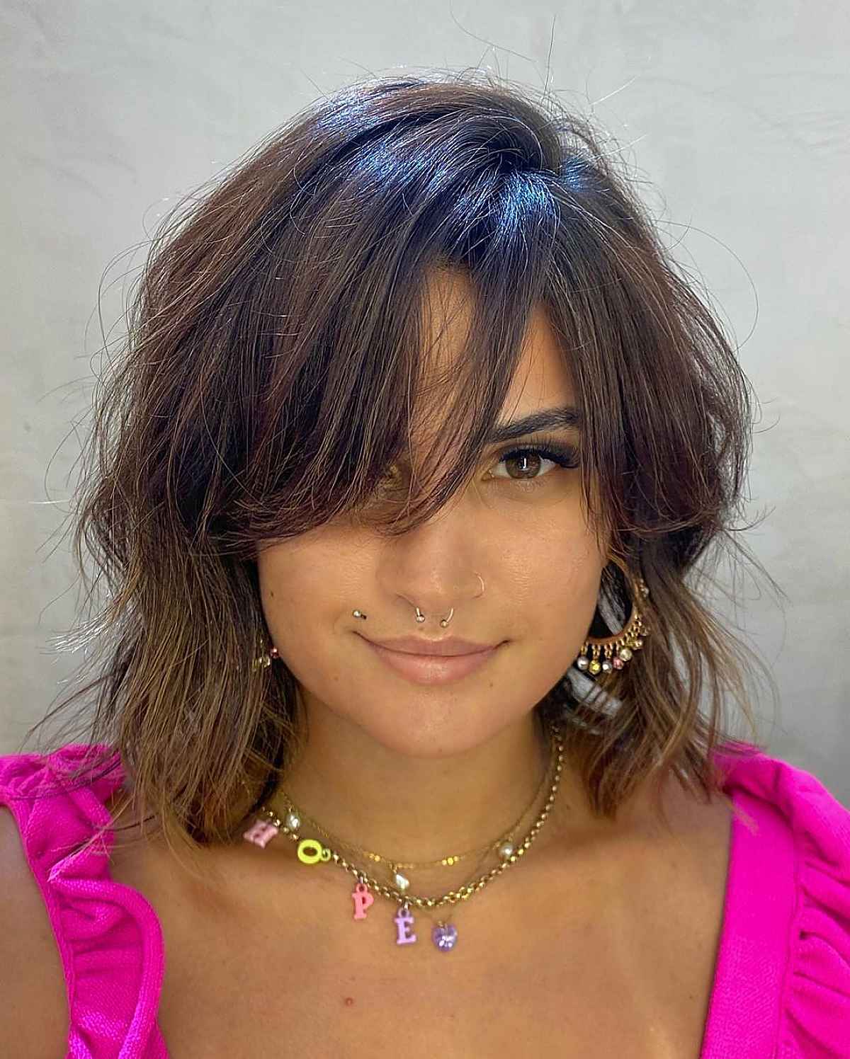 Cabelo em camadas na altura dos ombros com franja:48 ideias elegantes 