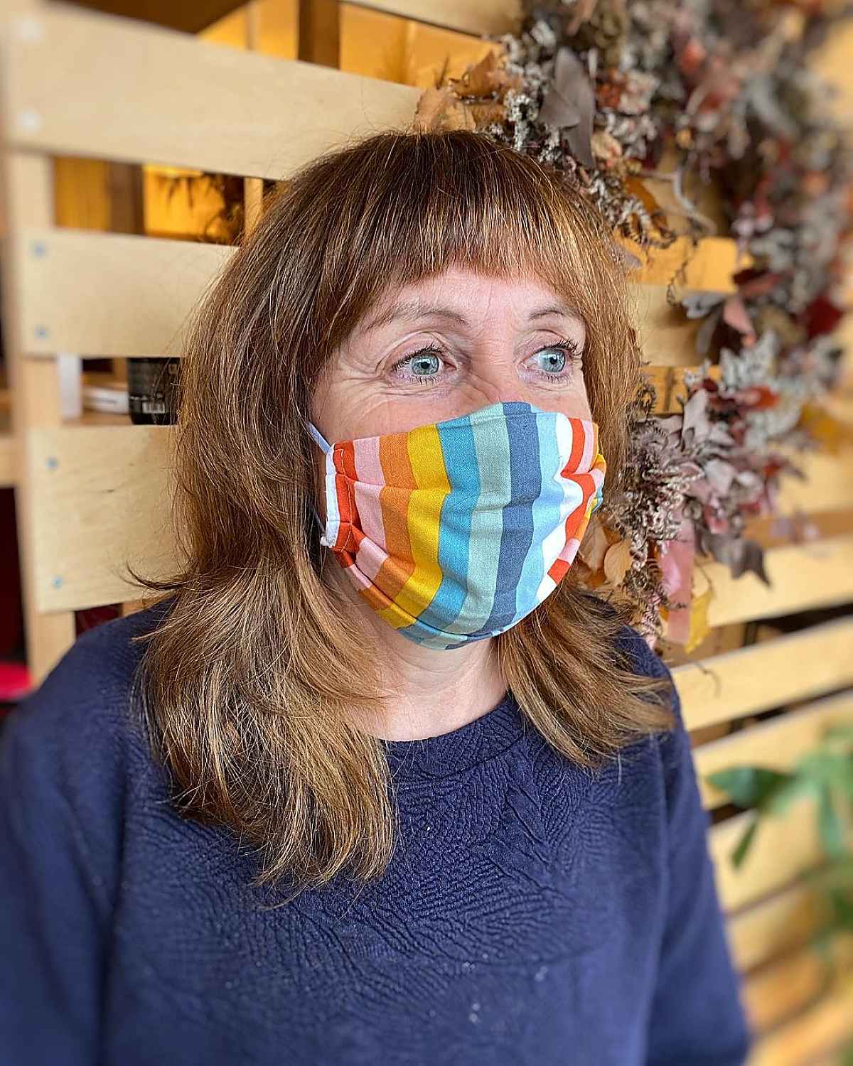 Coiffures Shaggy moyennes élégantes pour les femmes de plus de 60 ans | [Votre marque] 