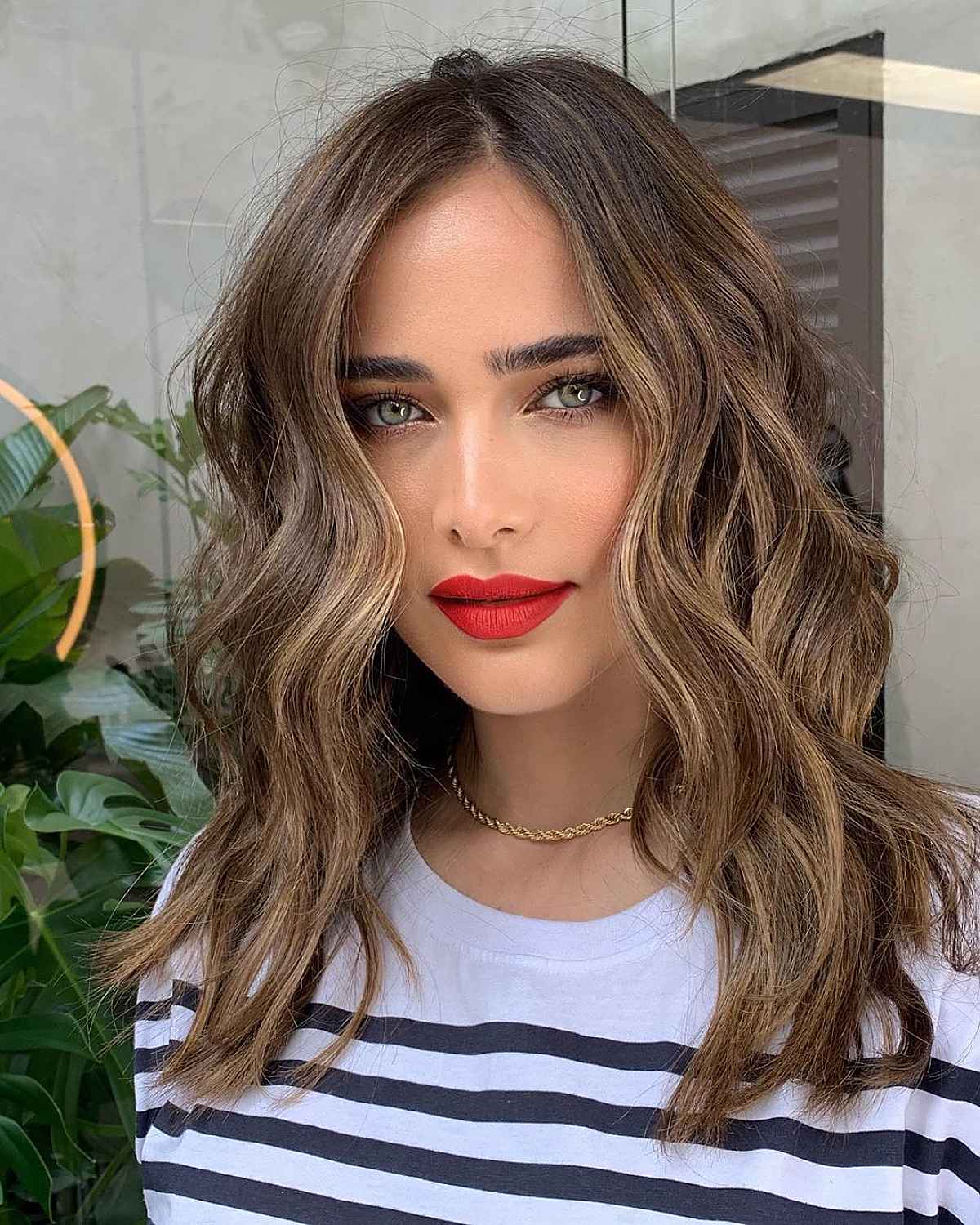 Couches longues pour cheveux moyens :28 conseils de coiffure et de coupe