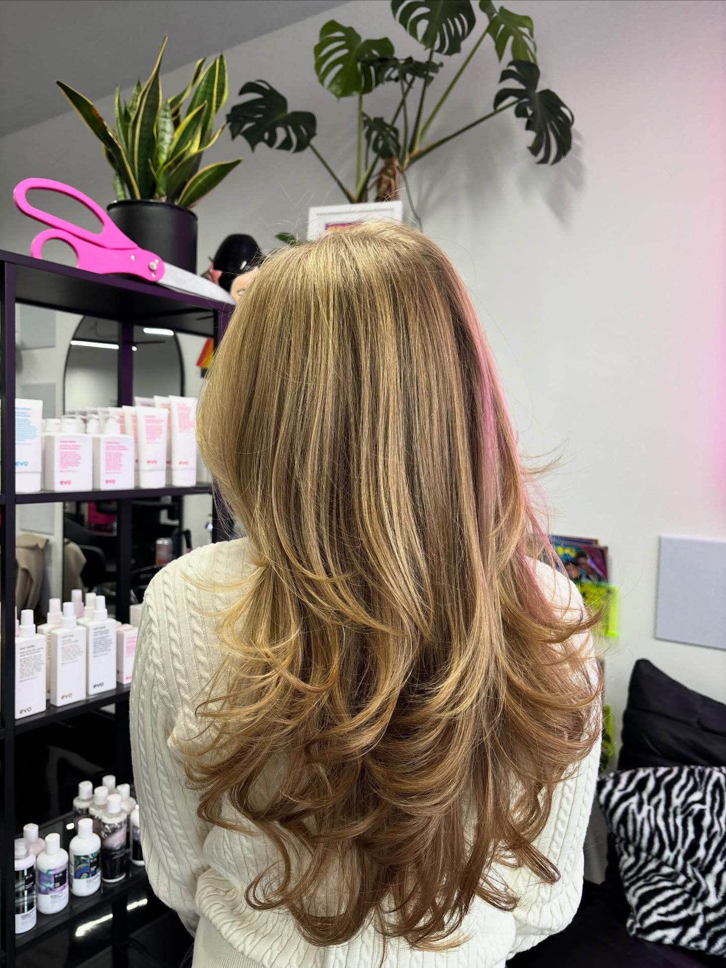 Los mejores cortes de pelo en capas para cabello largo y grueso en 2026 | Ideas para peinar el cabello 